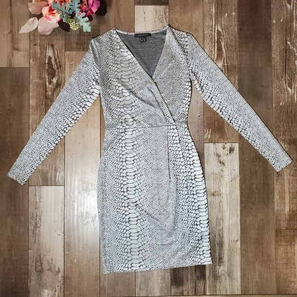 French Connection Silver V-Neck Snake Jacquard Wrap Dress Women's Size 0 NWOT - Picture 6 of 16